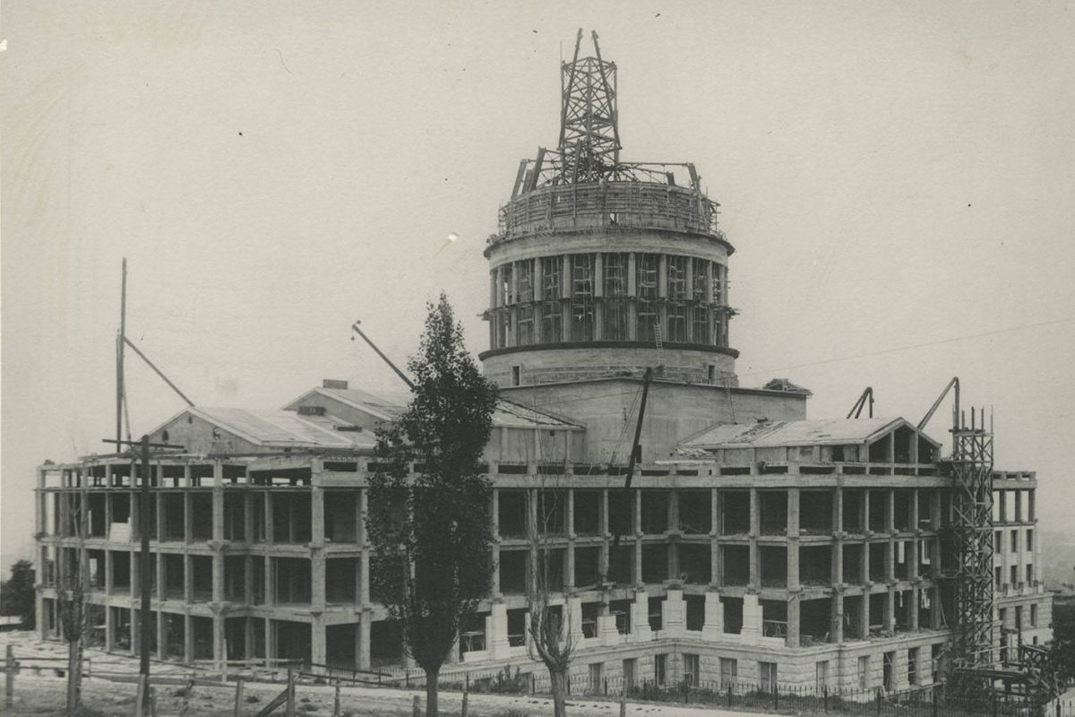 Historic photo of Utah State Capitol under construction.